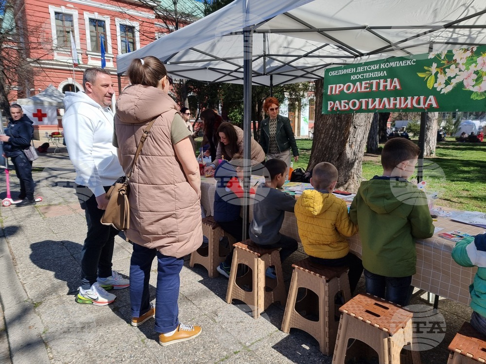 Кюстендил - празник - пролет - занаяти - цветя