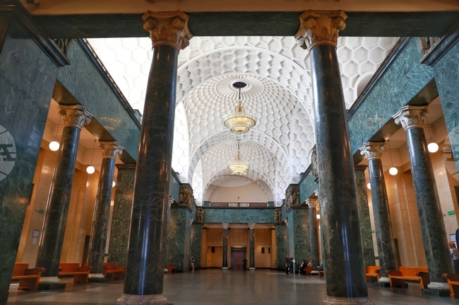 EU Pays for Bulgarian Judiciary Modernization while National Authorities Are Preoccupied with Salaries, Think-Tank Says