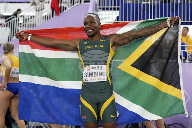 Акани Симбине беше най-бърз в спринта на 100 метра при мъжете в първия старт за сезона от Диамантената лига по лека атлетика в Китай, Карстен Вархолм постави върхово постижение на 300 метра с препятствия