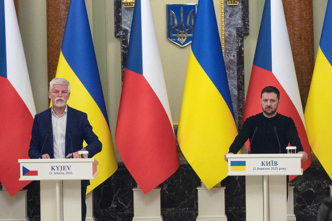 Мисия на ООН не може да бъде алтернатива на разполагането на военни контингенти и гаранции за сигурност, каза Володимир Зеленски