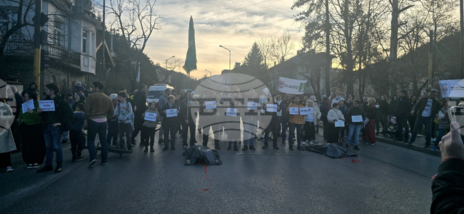 Жители на "Княжево" излязоха на протест с искане за спазване на ограничението на скоростта в квартала