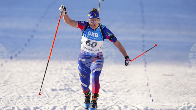 Французойката Жюлия Симон е отстранена от биатлона за един месец