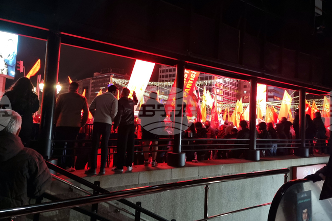 Опозиционната Народнорепубликанска партия призова за събиране на привържениците си пред сградата на истанбулската Голяма община 