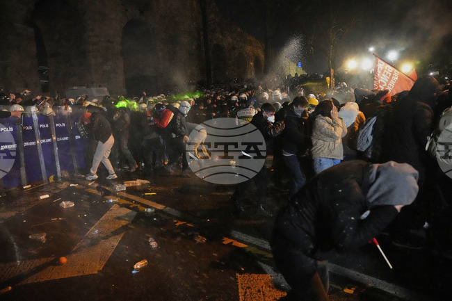 Турция освободи седем журналисти, арестувани заради отразяване протестите срещу ареста на Имамоглу