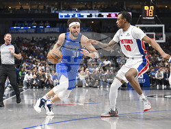 Pistons Mavericks Basketball