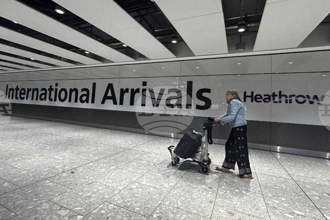 Мъж беше арестуван, след като група хора беше напръскана с лютив спрей в подземния паркинг на летище „Хийтроу