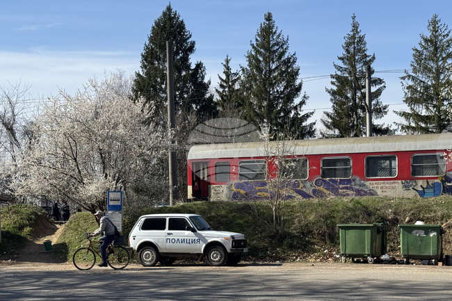 Бързият влак от Бургас до София е блъснал човек, инцидентът е настъпил около 8:30 часа, съобщиха от БДЖ