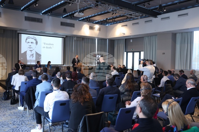 Рисковете и заплахите от евентуалното членство на България в еврозоната обсъдиха по време на конференция „България и еврозоната“ в София