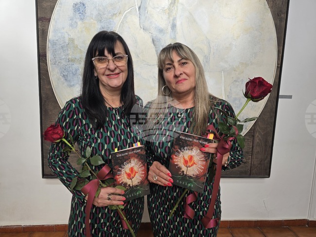 Две сестри представиха в Плевен обща стихосбирка „Завещано от душата“