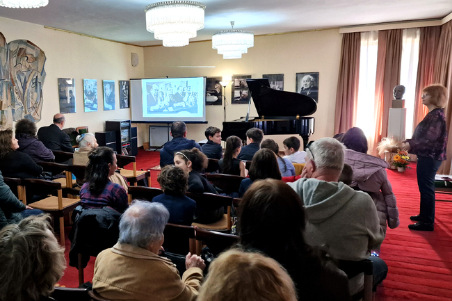 Ученици от Националното училище по изкуствата „Проф. Веселин Стоянов“ изнесоха концерт в Музейния комплекс „Панчо Владигеров“ в Шумен