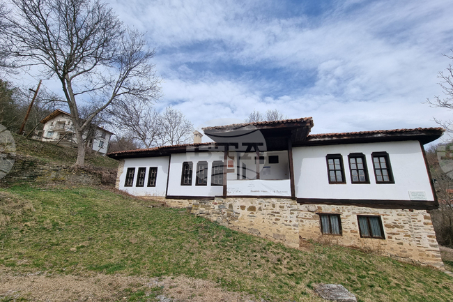 Село Радибош - килийно училище и църква