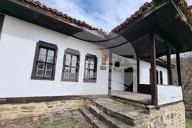 Село Радибош - килийно училище и църква