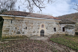 Село Радибош - килийно училище и църква