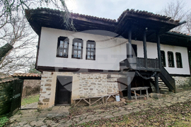 Село Радибош - килийно училище и църква