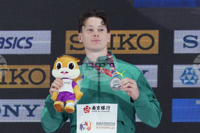 Лачлан Кенеди победи тийнейджърската сензация Гоут Гоут в спринта на 200 метра на състезание в Австралия