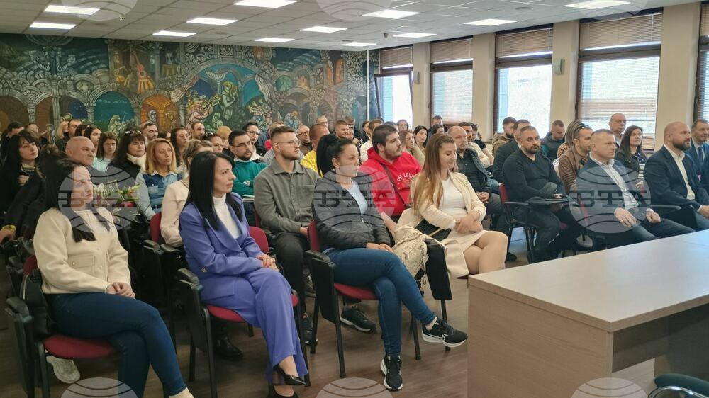 Областният управител на Пловдив представи пред студенти икономическите перспективи пред областта и им показа Тракия икономическа зона