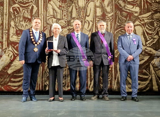 Удостоиха със звание "Почетен гражданин на Велико Търново" проф. Анчо Калоянов, маестро Владимир Габров и посмъртно архитект Теофил Теофилов