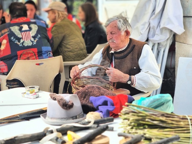 Бай Димчо - последният майстор кошничар в Кюстендилско, няма на кого да предаде занаята