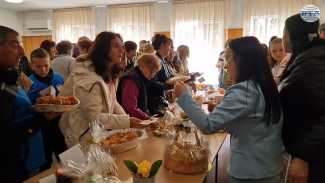 Общо 1616 лева за великденска украса на самоковското село Продановци бяха събрани на кулинарна изложба