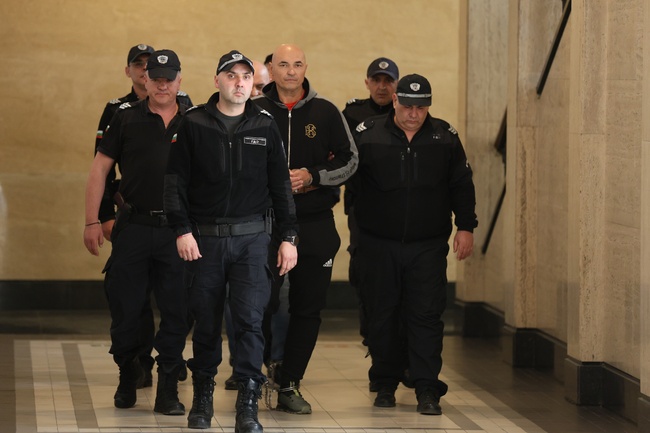 Софийският градски съд решава дали да остави в ареста братята Радослав и Митко Лебешковски