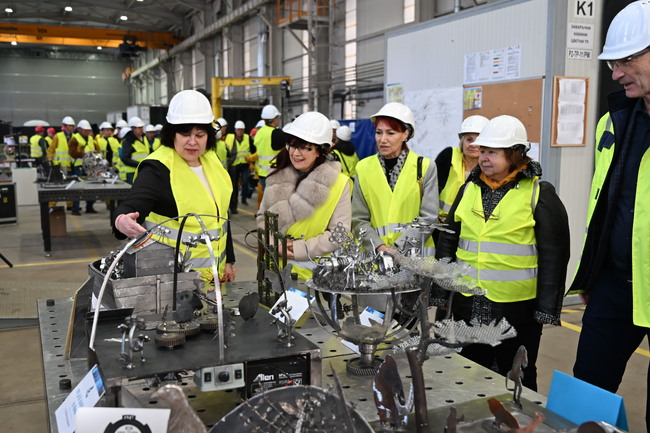 МОН: Ученици от 11 гимназии се бориха за приза „Най-добър млад заварчик“ и представиха артинсталации на тема „Биоразнообразие“ 