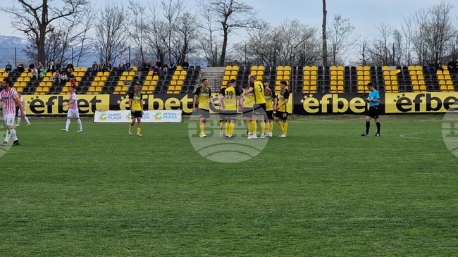 Миньор Перник стигна до три точки в домакинството си срещу Вихрен Сандански от Втора лига