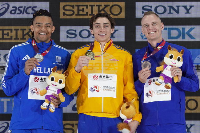 Арман Дуплантис стана шампион в овчарския скок на Световното първенство по лека атлетика в зала в Китай