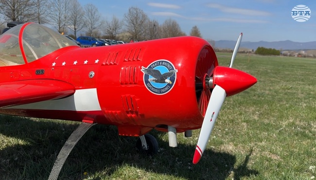 Около сто различни модели на самолети показаха на авиошоу край Казанлък