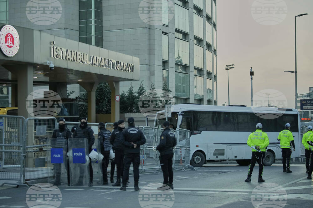 Турската полиция задържа двама известни опозиционни журналисти