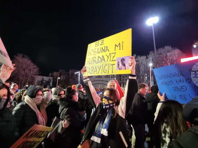 Полицията използва водни оръдия срещу демонстрантите в Анкара и Истанбул