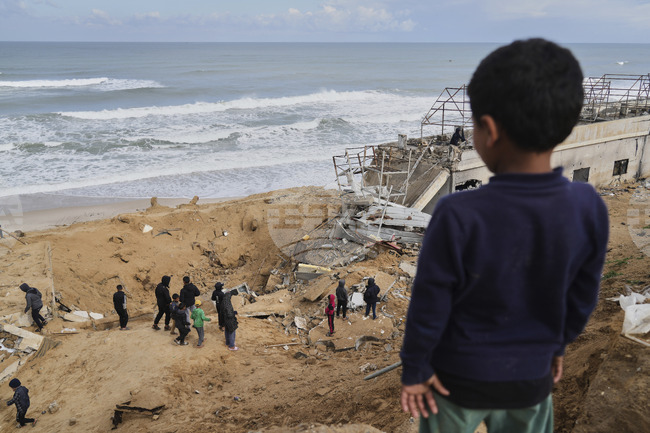 Израел разширява операциите си в централната част на ивицата Газа