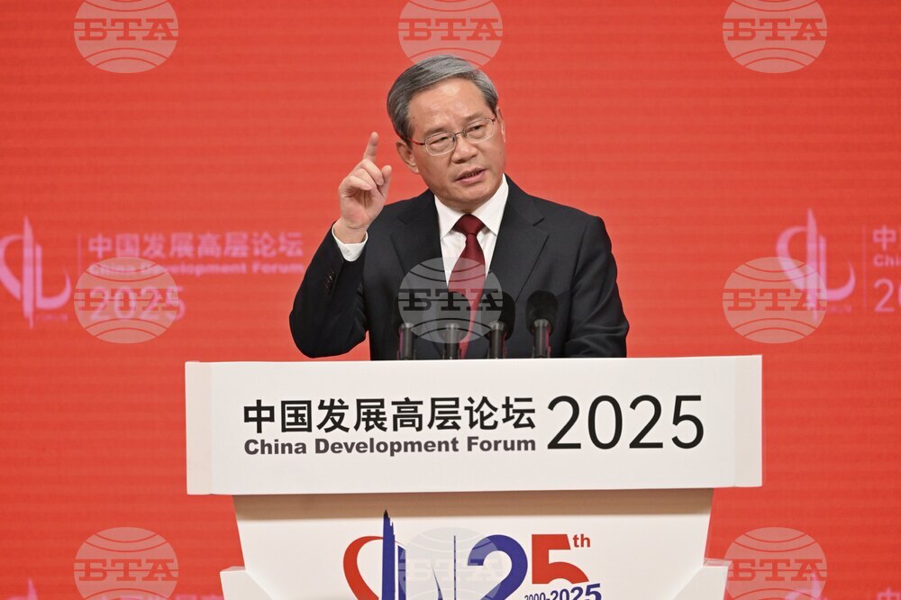 Китай има готовност да се изправи срещу всякакви неочаквани сътресения, заяви премиерът на страната по време на икономически форум в Пекин