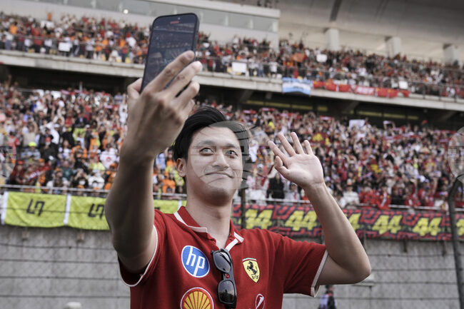 Тимът на Ферари се раздели с китайския пилот Гуанюй Чжоу