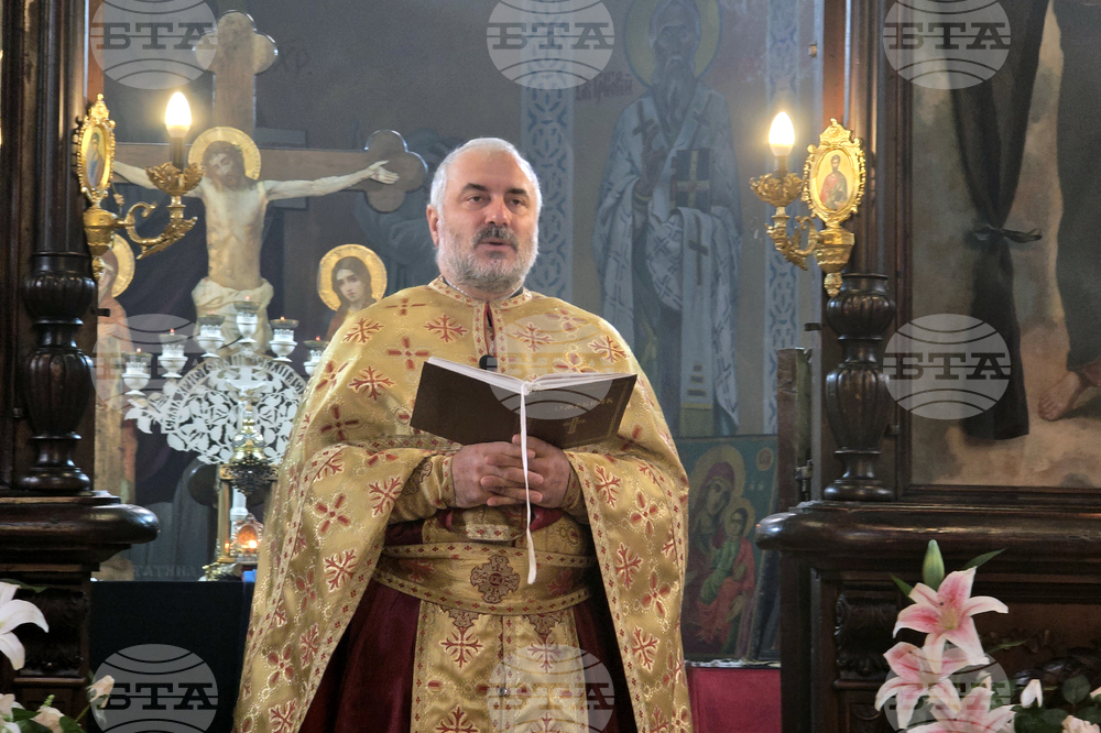 Добрич - Кръстопоклонна неделя - литургия