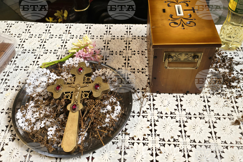 Добрич - Кръстопоклонна неделя - литургия