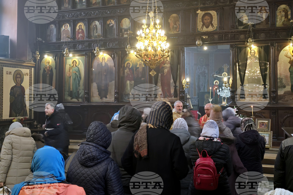 Добрич - Кръстопоклонна неделя - литургия