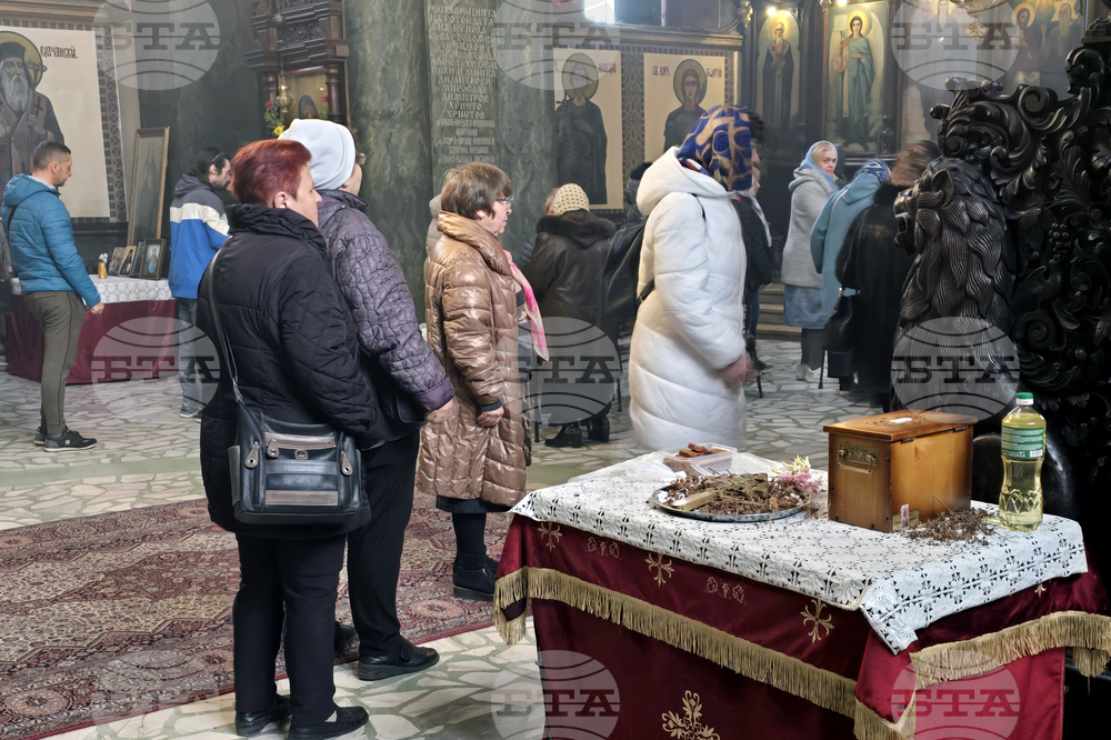 Добрич - Кръстопоклонна неделя - литургия