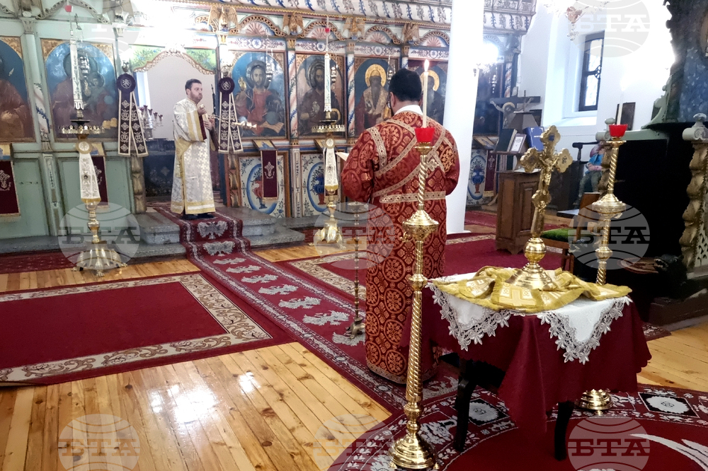 Кюстендил - Света литургия - Неделя Кръстопоклонна