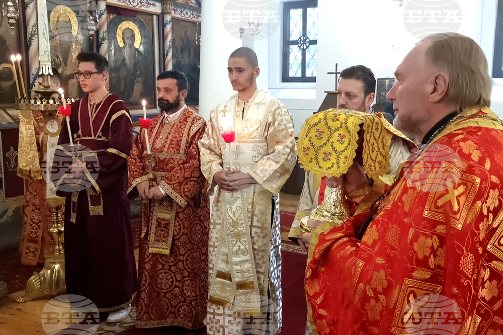Кюстендил - Света литургия - Неделя Кръстопоклонна