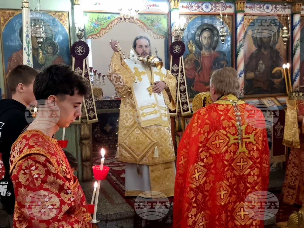 Кюстендил - Света литургия - Неделя Кръстопоклонна
