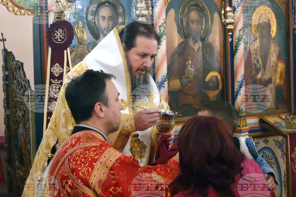 Кюстендил - Света литургия - Неделя Кръстопоклонна