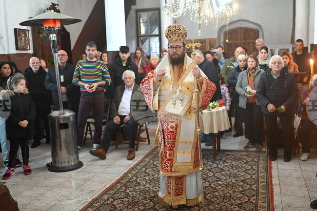 Само с молитви в храма можем да получим Божията благодат и да спрем злото, каза митрополит Пахомий в неделната си проповед в Берковица