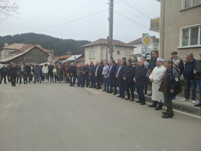 Почитаме паметта на жертвите, които се превърнаха в символ на борбата за справедливост, човешки права и свободи, каза в Барутин Илхан Кючюк