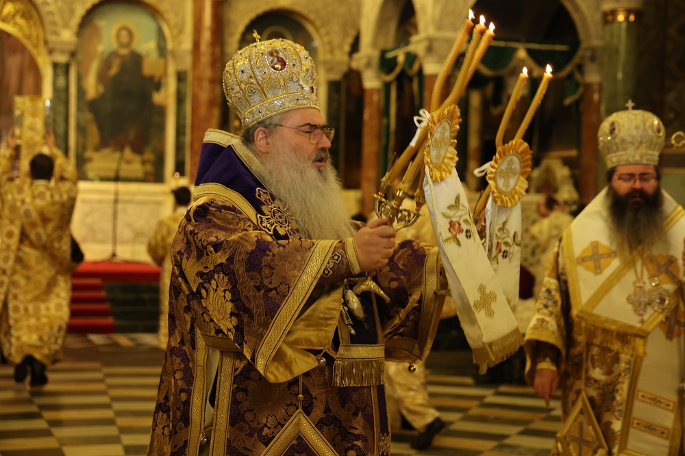 Архиерейска света литургия за неделя Кръстопоклонна беше отслужена в патриаршеската катедрала "Св. Александър Невски"