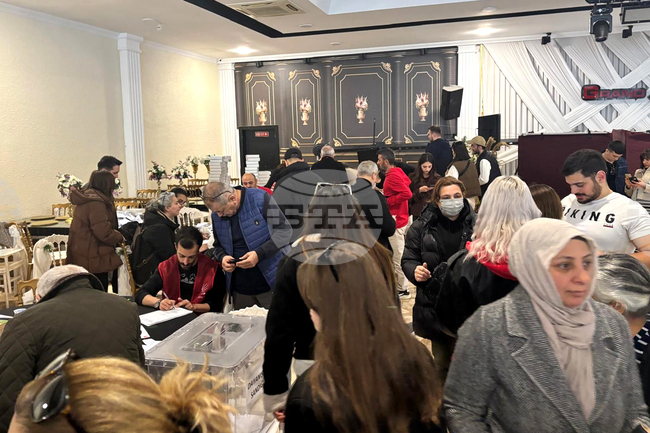 Вътрешнопартийните избори за кандидат-президент на турската Народнорепубликанска партия бяха удължени с 2 часа заради наплива на хора