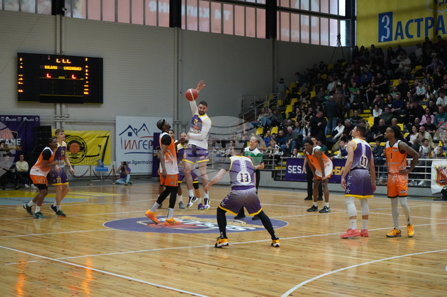 Продължение и стрелби от средата на игрището решиха срещата между Българи и Чужденци в Sesame Мача на звездите 