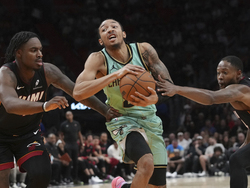 Hornets Heat Basketball