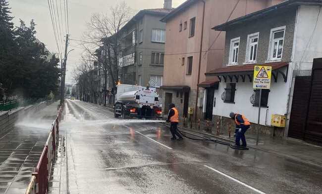 Общинското предприятие „Чистота“ започна миенето на улиците в Шумен