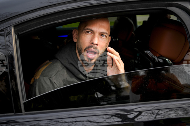 Румънската пътна полиция разследва инфлуенсъра Андрю Тейт за шофиране с превишена скорост