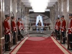 Президентство - До Хоанг Лонг - орден „Мадарски конник“ - награждаване